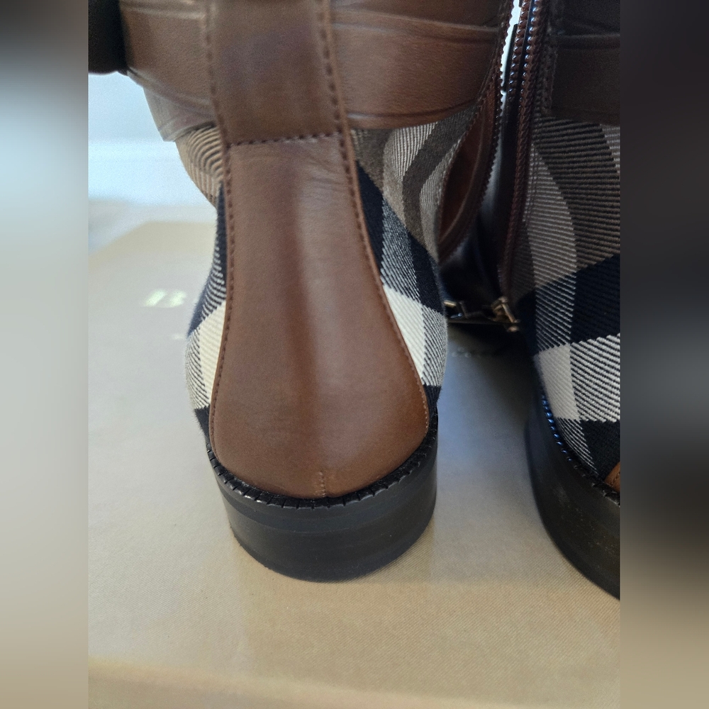 Burberry Women's Brown Booties. - Picture 7 of 13